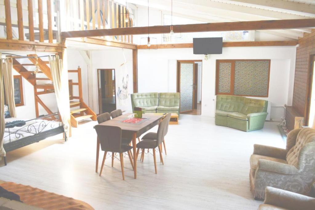 Colina Restaurant & Events Hotel บิสตริซา ภายนอก รูปภาพ