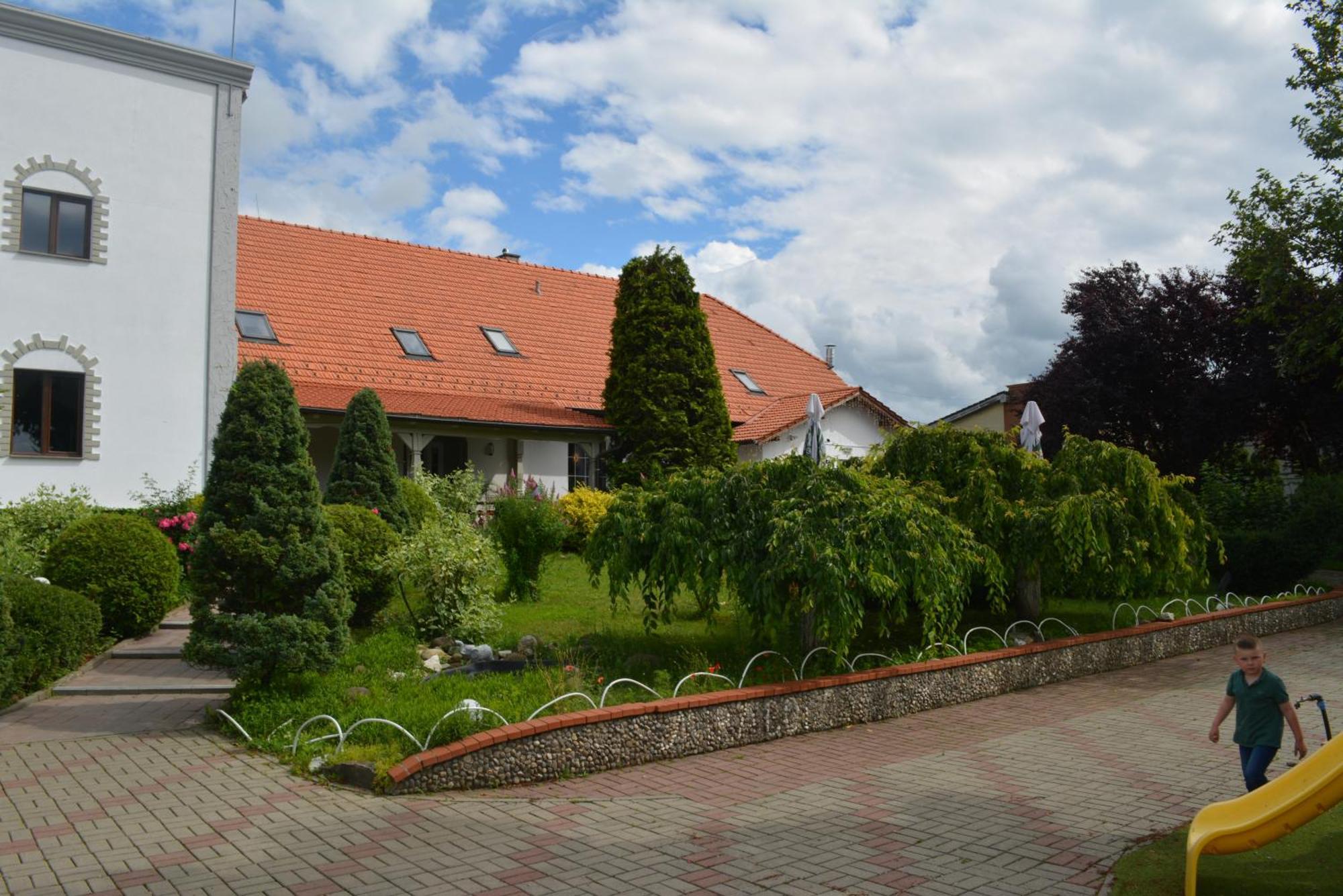 Colina Restaurant & Events Hotel บิสตริซา ภายนอก รูปภาพ