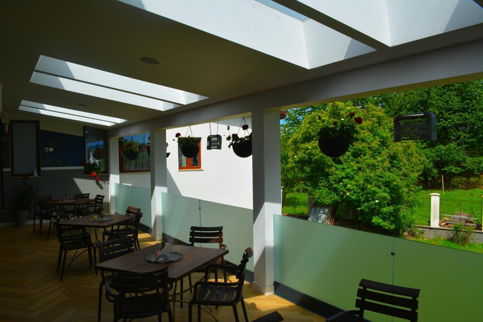 Colina Restaurant & Events Hotel บิสตริซา ภายนอก รูปภาพ